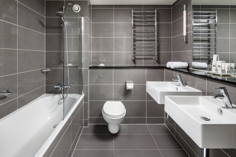 Suite bathroom