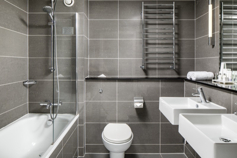 Suite bathroom alternate